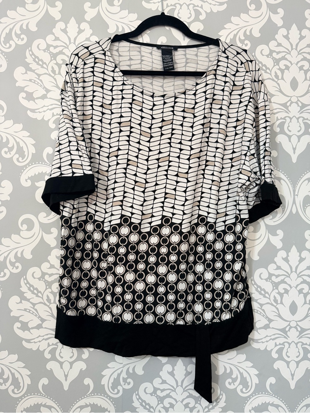 💫4/$25 • Olsen Black & White Geometric Print Short Sleeve Women's Top